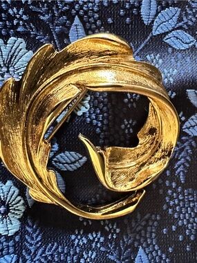 Monet Gold Leaf Sculpted Brooch